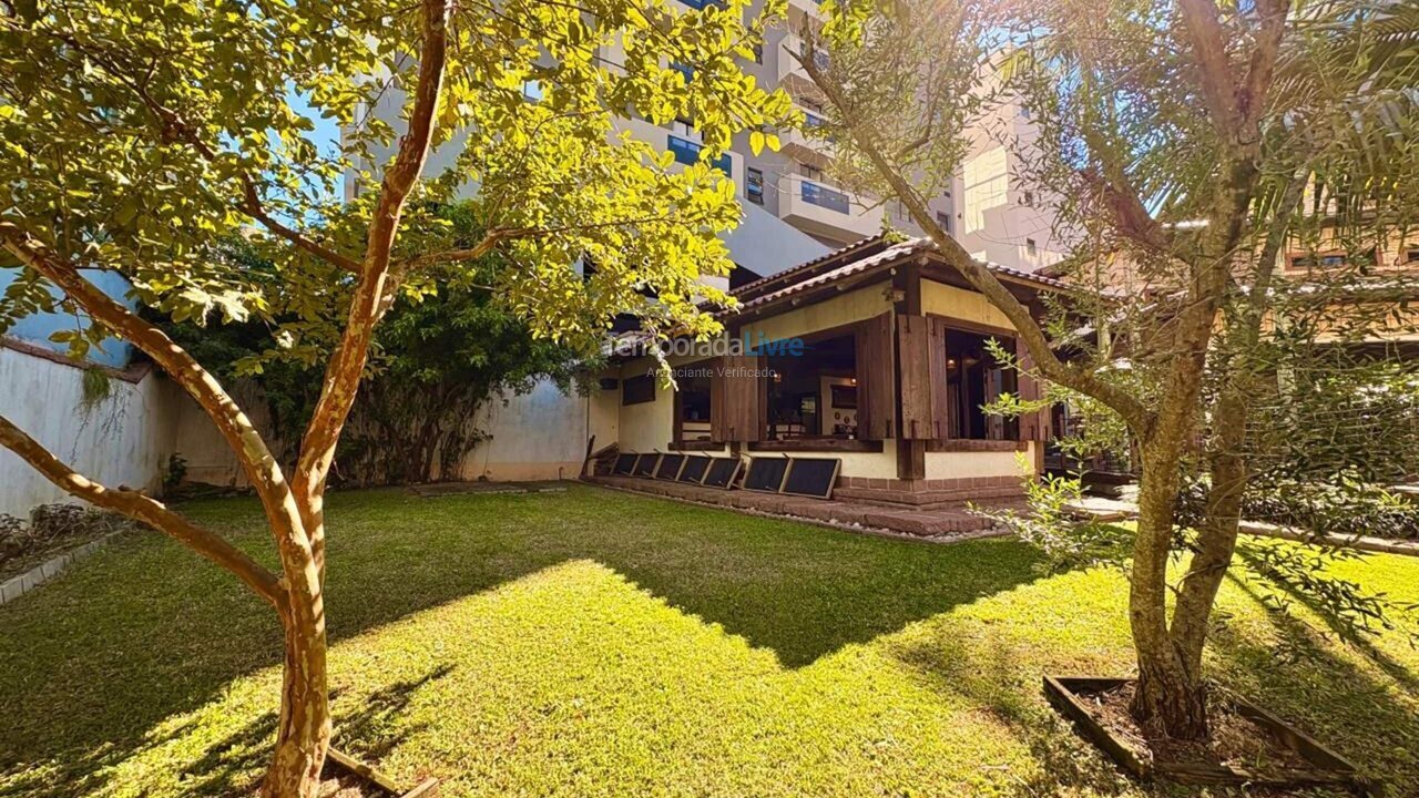 Casa para alquiler de vacaciones em Bombinhas (Praia de Bombas)