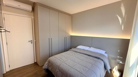 037- HIGH STANDARD Apartment with 3 Suites, 80m from the Beach in a condominium with...