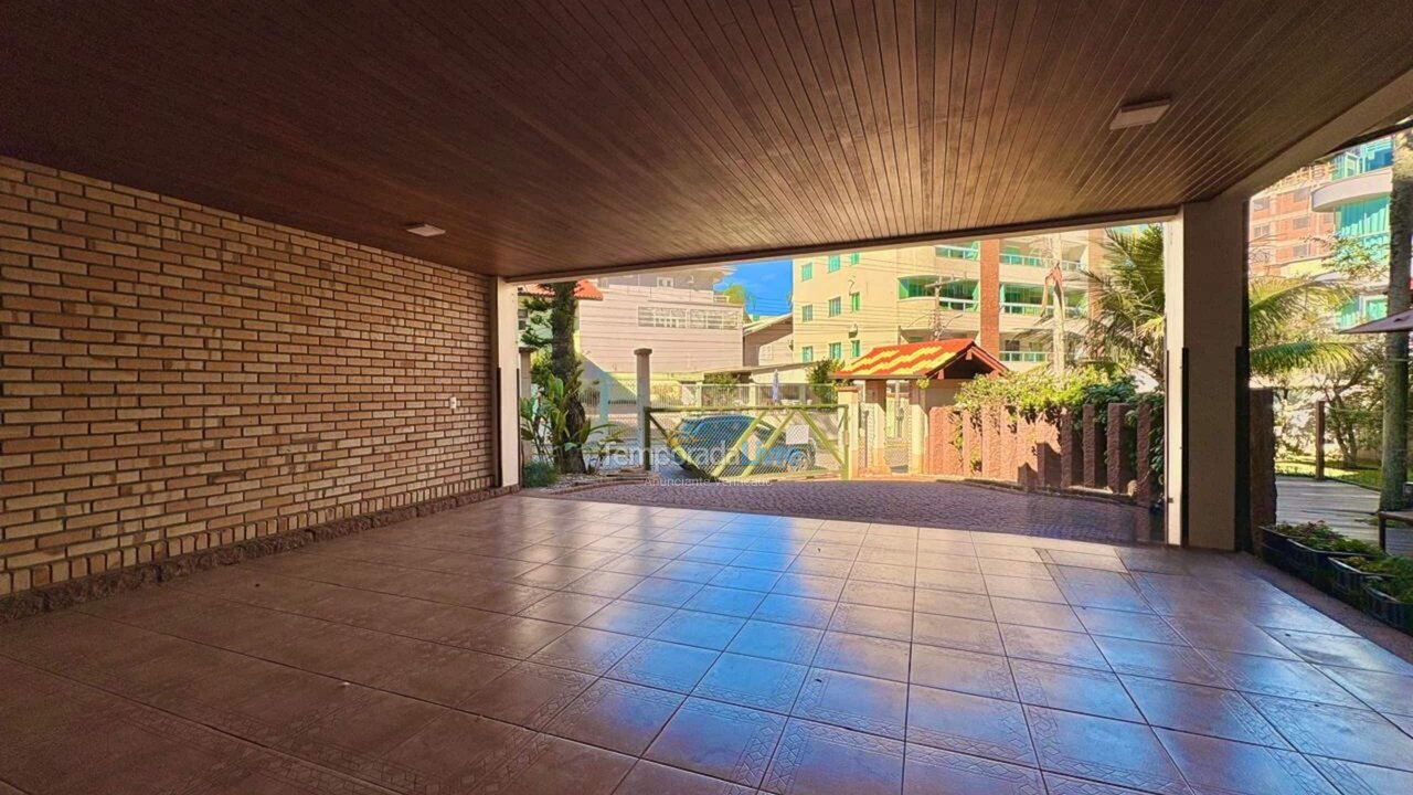 Casa para alquiler de vacaciones em Bombinhas (Praia de Bombas)