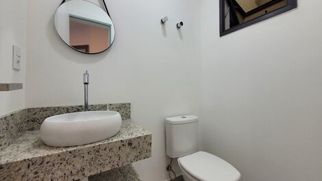 L087 - 2-suite apartment with pool in the middle of the beaches