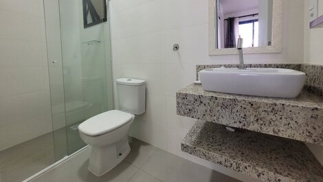 L087 - 2-suite apartment with pool in the middle of the beaches