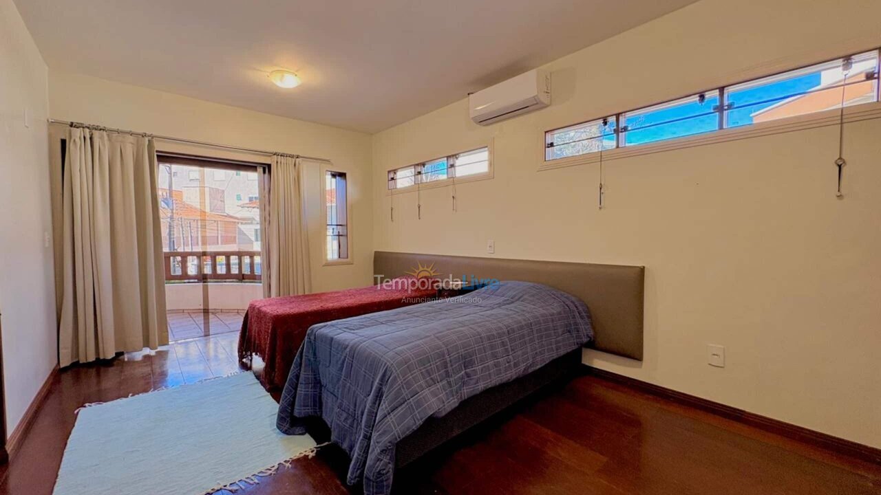 Casa para alquiler de vacaciones em Bombinhas (Praia de Bombas)