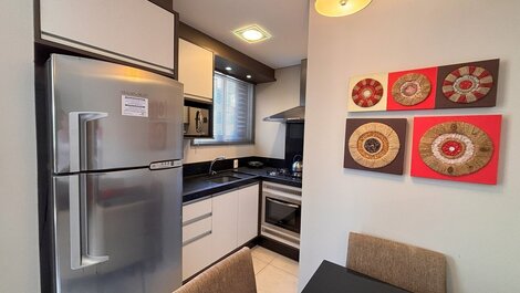 101- Apartamento a 150 m da Praia de Bombas com Churrasqueira