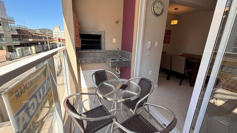 101- Apartamento a 150 m da Praia de Bombas com Churrasqueira