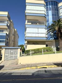 Apto 2 Suítes a 150m da praia do centro |Bombinhas