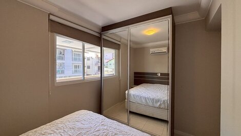 101- Apartamento a 150 m da Praia de Bombas com Churrasqueira