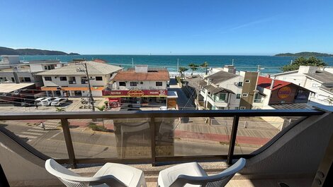179- Seu refúgio a apenas 50 metros da praia de Bombas