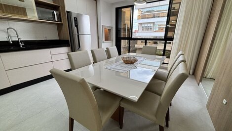L024 - New 3-bedroom apartment 150 meters from Canto Grande beach.