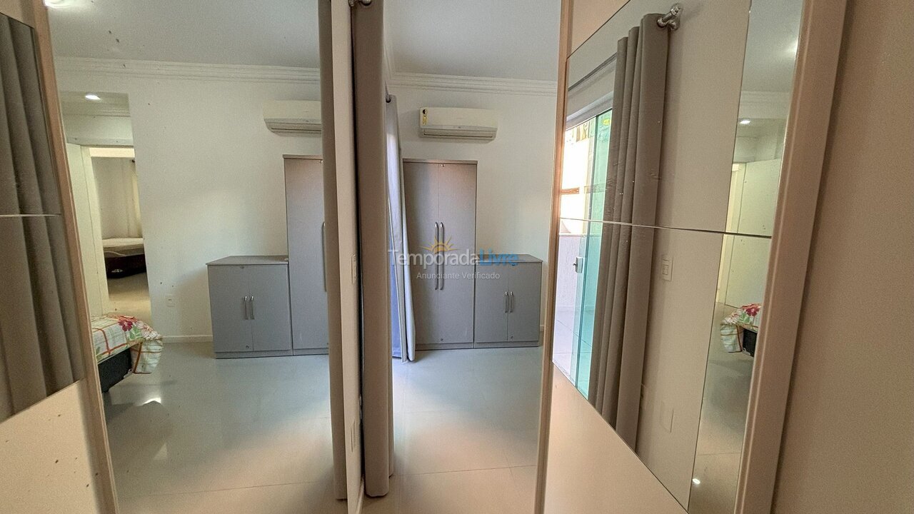 Apartment for vacation rental in Bombinhas (Praia de Bombas)