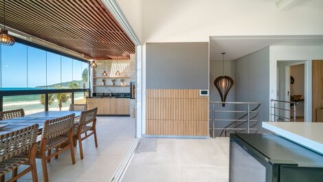 L012 - High-end duplex penthouse on the beachfront in Canto Grande