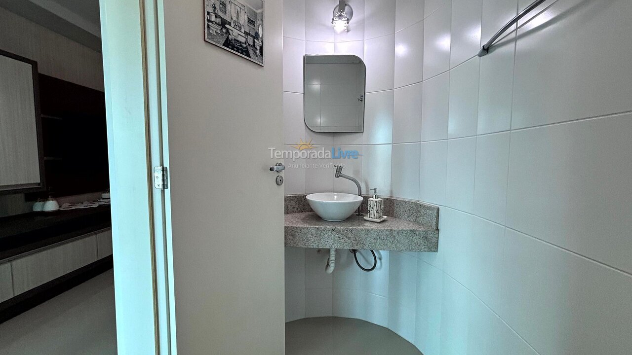 Apartment for vacation rental in Bombinhas (Praia de Bombas)