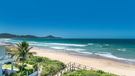 L012 - High-end duplex penthouse on the beachfront in Canto Grande