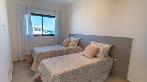 L008 - Apartment with 2 suites and sea view in Canto Grande