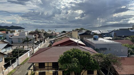 Duplex penthouse with 3 suites, 150m from the beach.