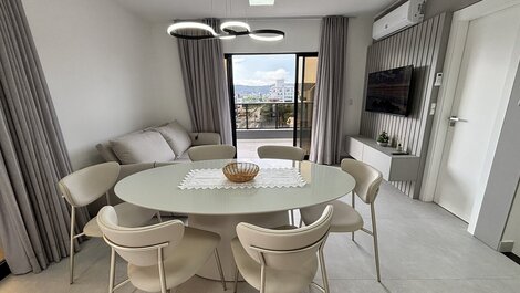 Duplex penthouse with 3 suites, 150m from the beach.
