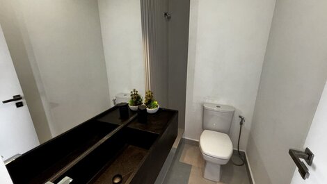 Duplex penthouse with 3 suites, 150m from the beach.