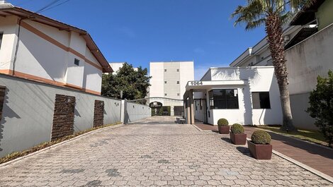 237- Apartamento con piscina, 2 dormitorios, a 250 m de la playa de Bombas.