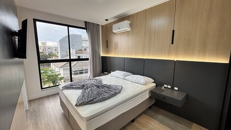 Duplex penthouse with 3 suites, 150m from the beach.