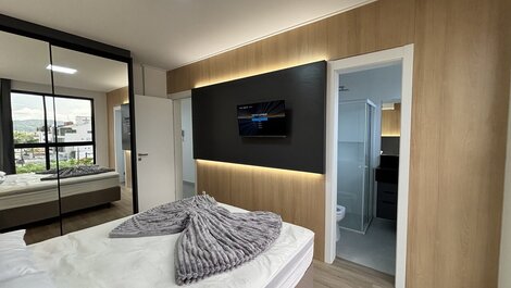 Duplex penthouse with 3 suites, 150m from the beach.