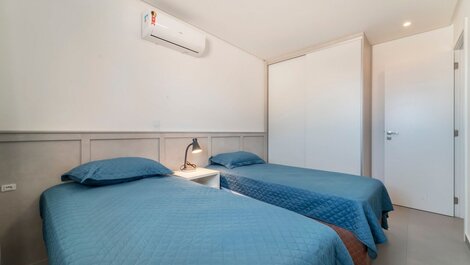 L010 - Apartment with 2 suites, 180 meters from Canto Grande beach.
