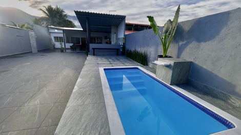 CASA DE PRAIA COM PISCINA PRIVATIVA EM UBATUBA