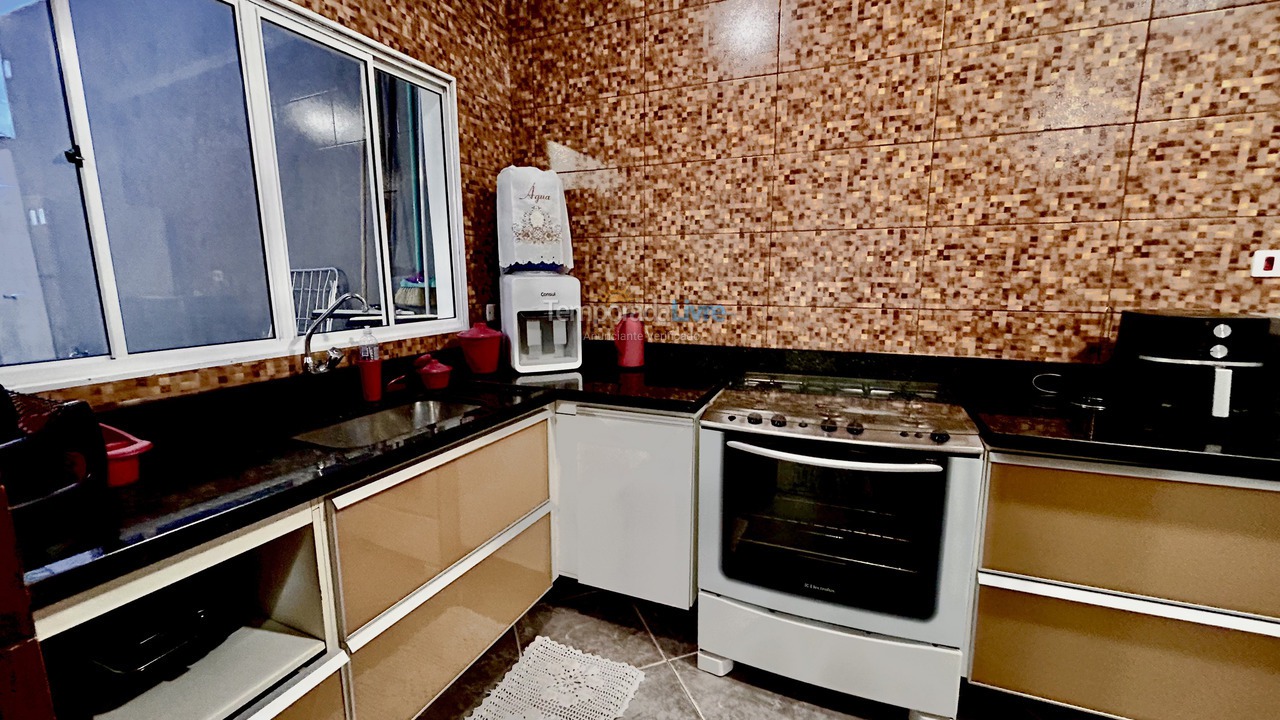 Casa para aluguel de temporada em Ubatuba (Maranduba)
