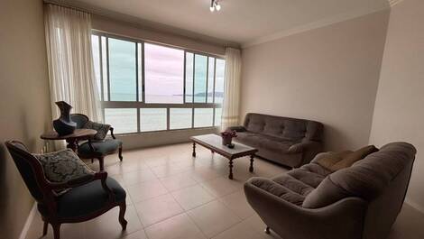 Apartamento de lujo frente a la playa