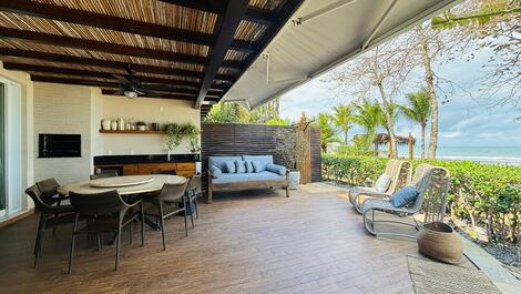 Casa frente ao mar em condomínio