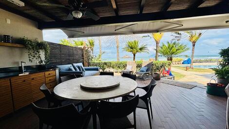 Casa frente ao mar em condomínio