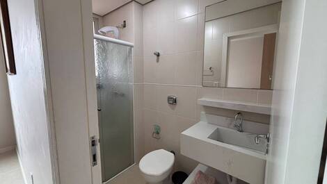 MARAVILHOSO APARTAMENTO FRENTE MAR NA MEIA PRAIA
