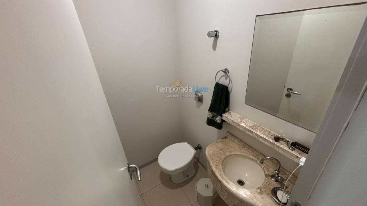 Apartamento para aluguel de temporada em Itapema (Meia Praia)