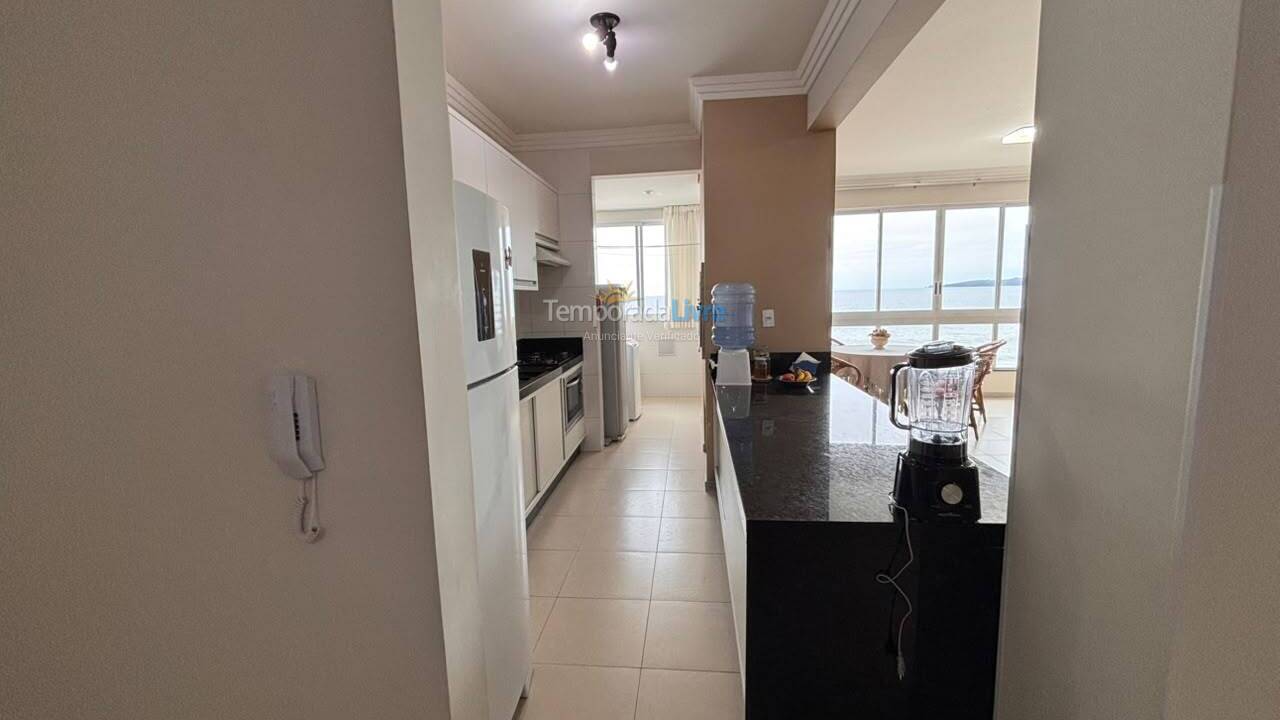 Apartamento para aluguel de temporada em Itapema (Meia Praia)