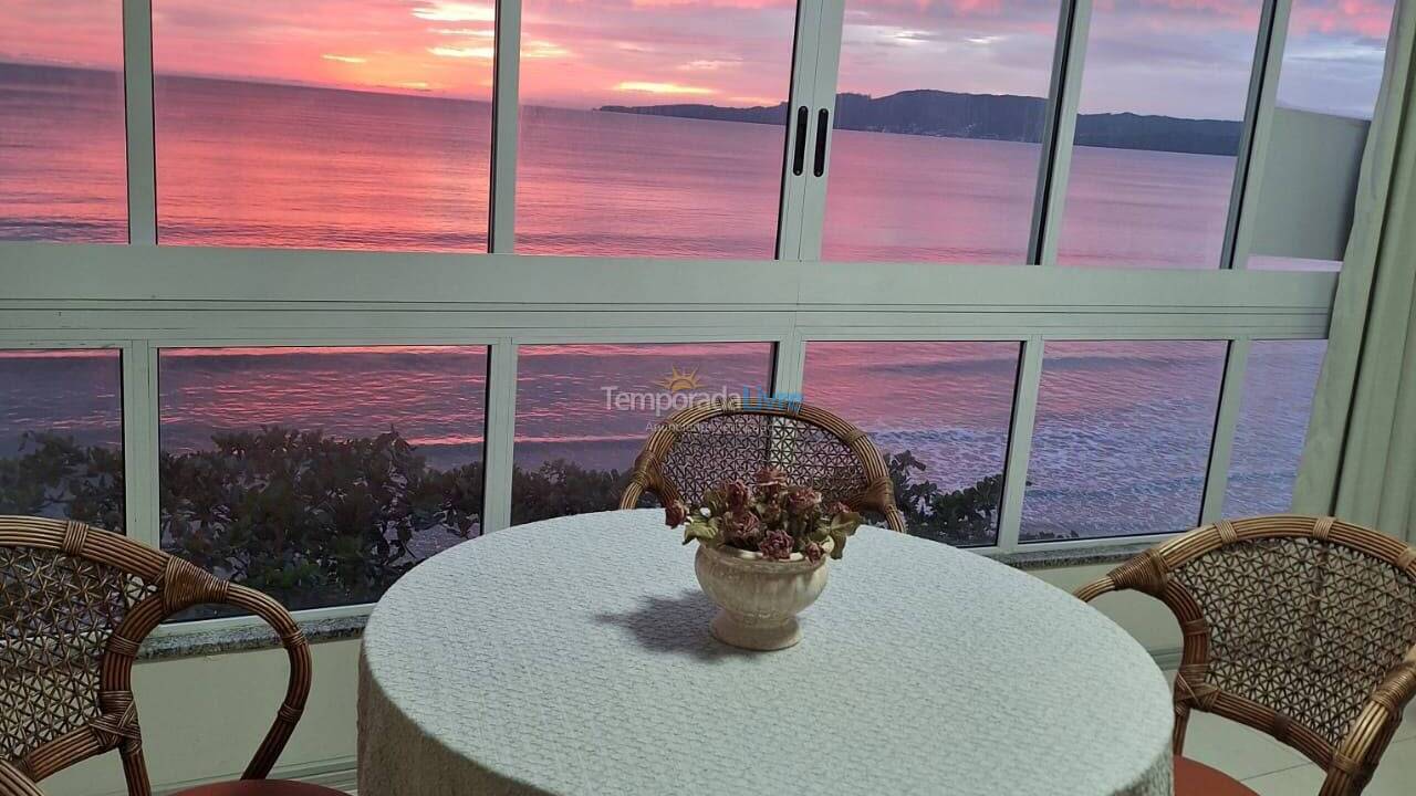 Apartamento para aluguel de temporada em Itapema (Meia Praia)