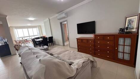 MARAVILHOSO APARTAMENTO FRENTE MAR NA MEIA PRAIA