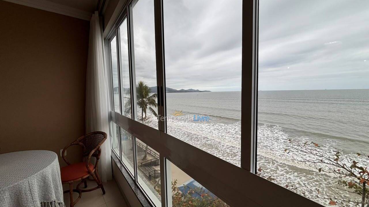 Apartamento para aluguel de temporada em Itapema (Meia Praia)