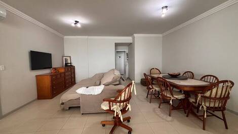 MARAVILHOSO APARTAMENTO FRENTE MAR NA MEIA PRAIA