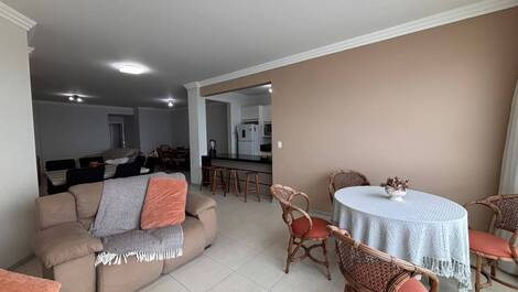 MARAVILHOSO APARTAMENTO FRENTE MAR NA MEIA PRAIA