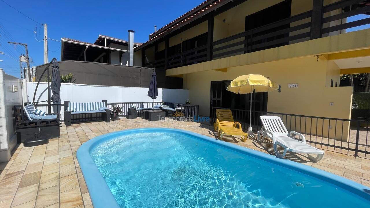 Casa para aluguel de temporada em Balneário Piçarras (Piçarras)