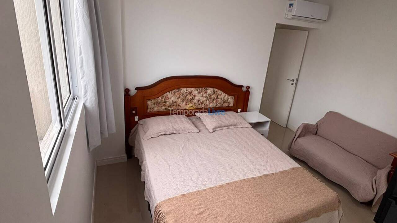 Apartamento para aluguel de temporada em Itapema (Meia Praia)