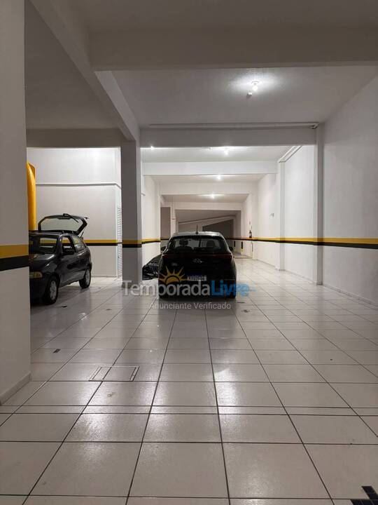 Apartamento para aluguel de temporada em Itapema (Meia Praia)