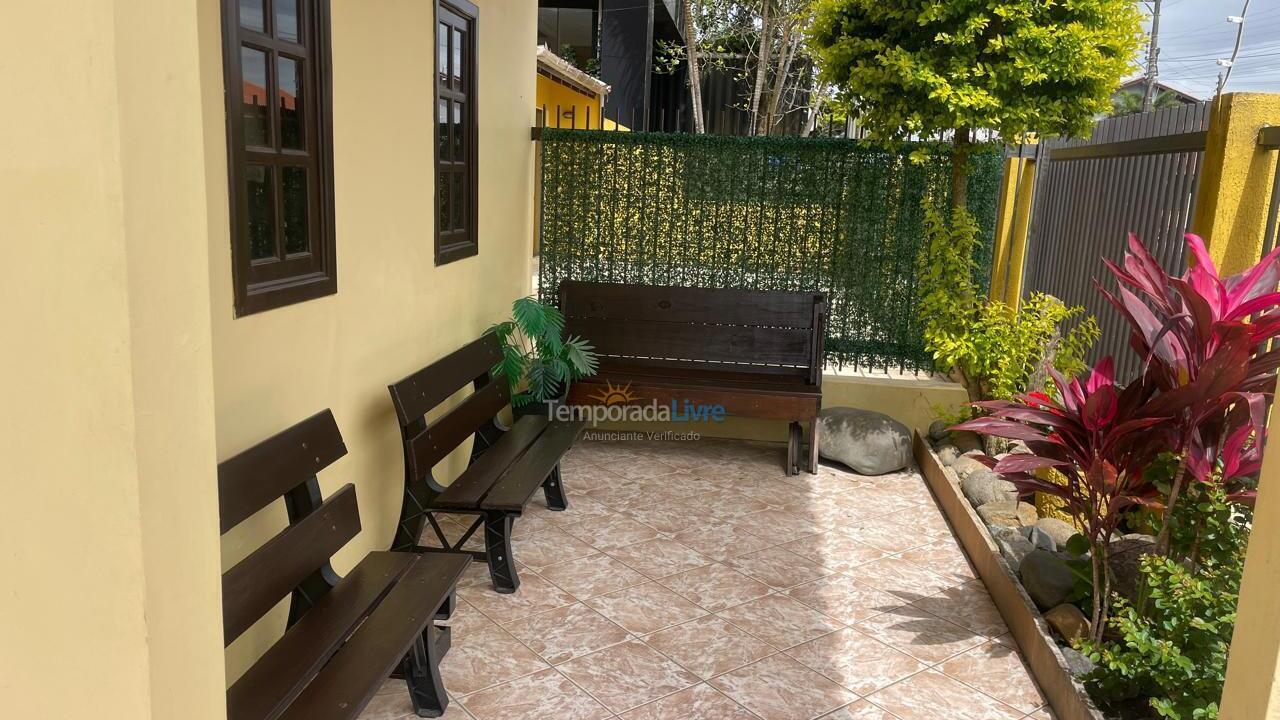 Casa para aluguel de temporada em Balneário Piçarras (Piçarras)