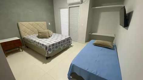 Luxury Getaway for Families: Holiday Home in Cond. closed.