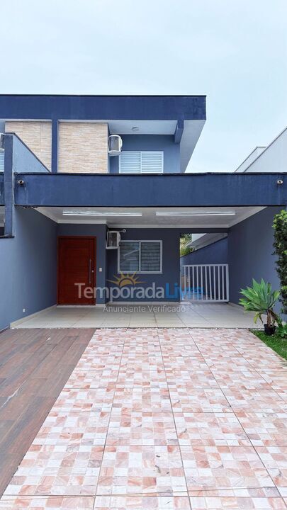 Casa para alquiler de vacaciones em Bertioga (Condominio Morada da Praia)