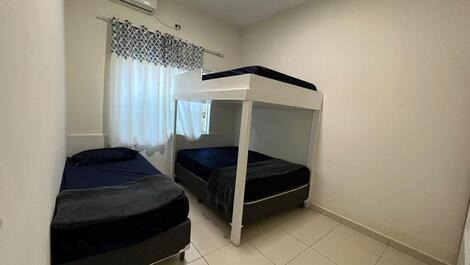 Casa de una sola planta a pocos metros del mar en Canto Grande.