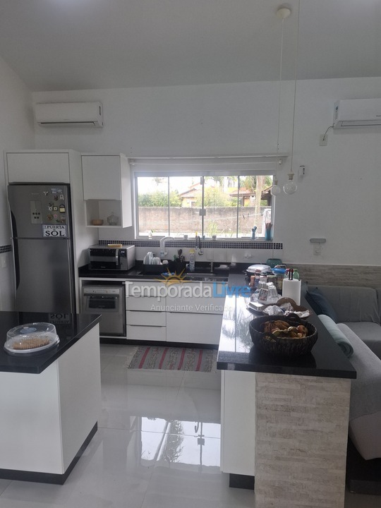 Casa para alquiler de vacaciones em Florianópolis (Praia da Daniela)