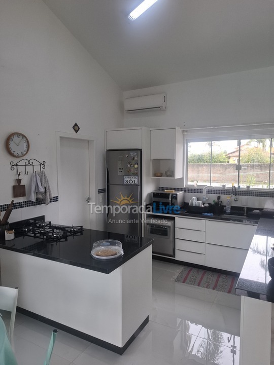Casa para alquiler de vacaciones em Florianópolis (Praia da Daniela)