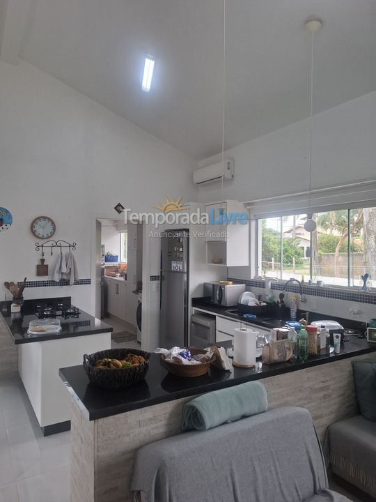 Casa para alquiler de vacaciones em Florianópolis (Praia da Daniela)