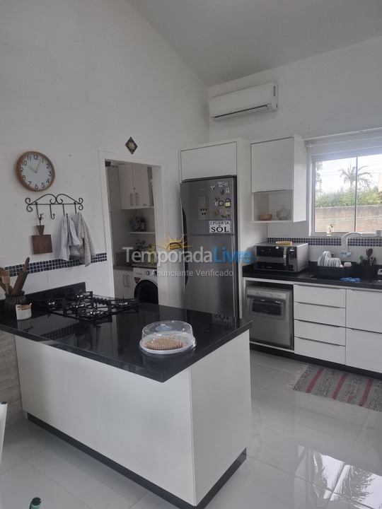 Casa para alquiler de vacaciones em Florianópolis (Praia da Daniela)