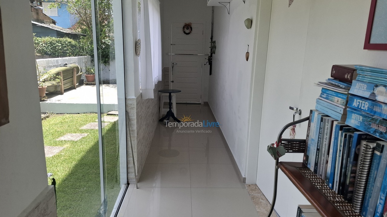 Casa para alquiler de vacaciones em Florianópolis (Praia da Daniela)