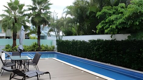 Villa Jurerê es un apartamento de 2 dormitorios en Destination Floripa.